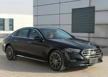奔驰e300l新车报价2023，奔驰e300l落地多少钱
