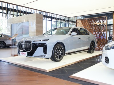 宝马i7新车报价2023款，各配置车型售价全解析