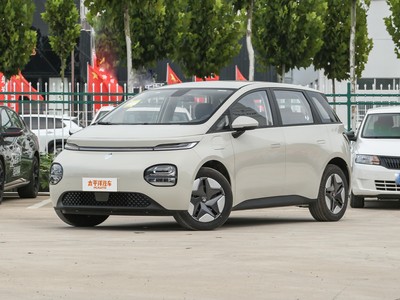 宝骏云朵落地价，最低售价9.58万起，入手正当时