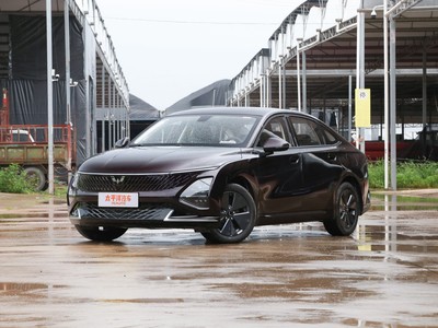 五菱星光落地价，优惠购车，最低售价7.98万起