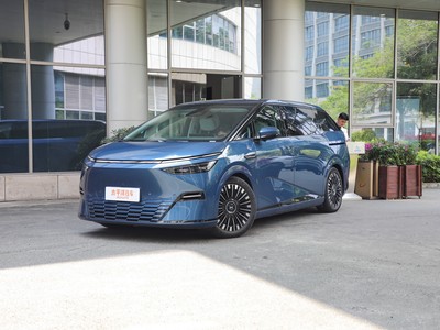 小鹏X9 2025新款价格，各配置车型售价全知晓